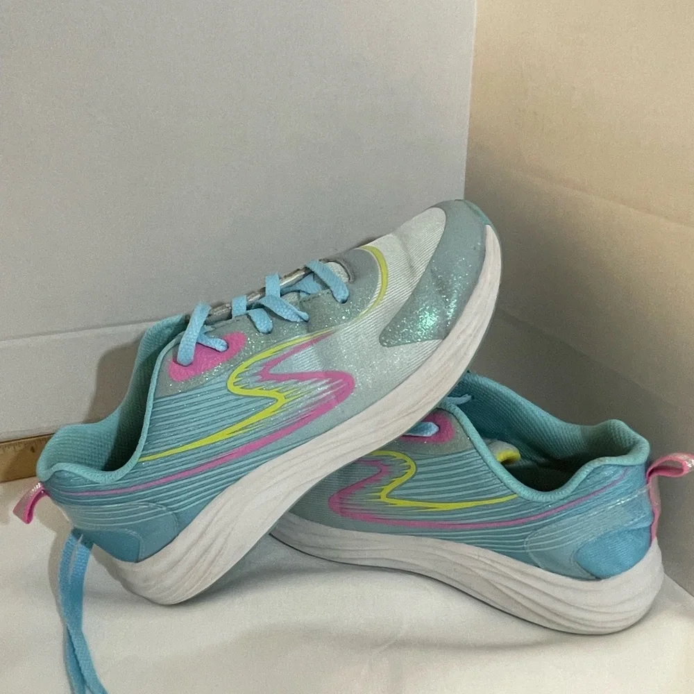 Skechers Go Run Women’s size 6 Elevate Running Shoes Blue Pink Lace Up low top